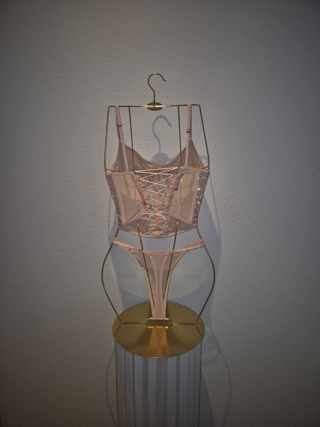 Soi Belle – Exklusiver Spitzen-Body „Rosé Élégance“