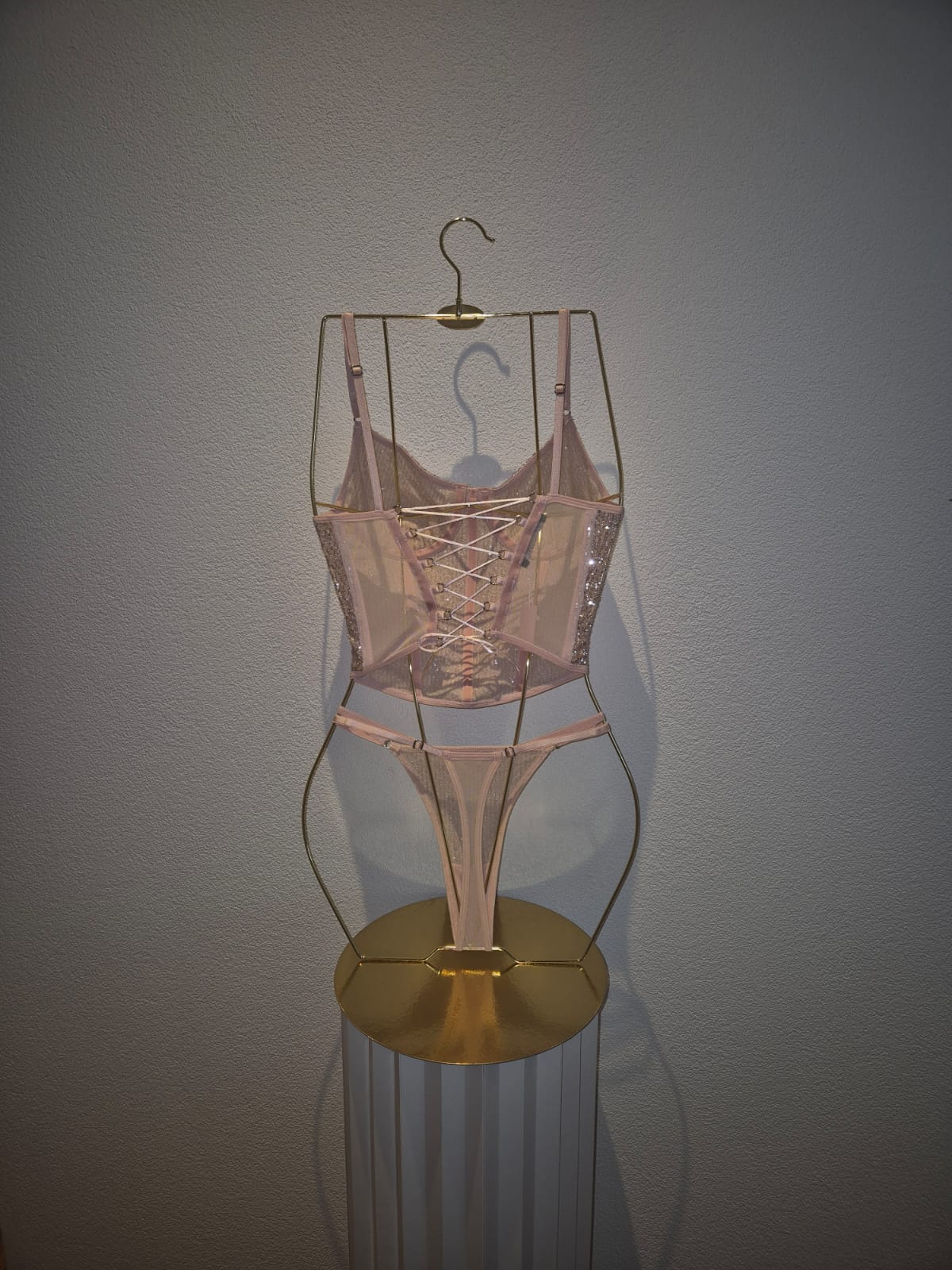 Soi Belle – Exklusiver Spitzen-Body „Rosé Élégance“