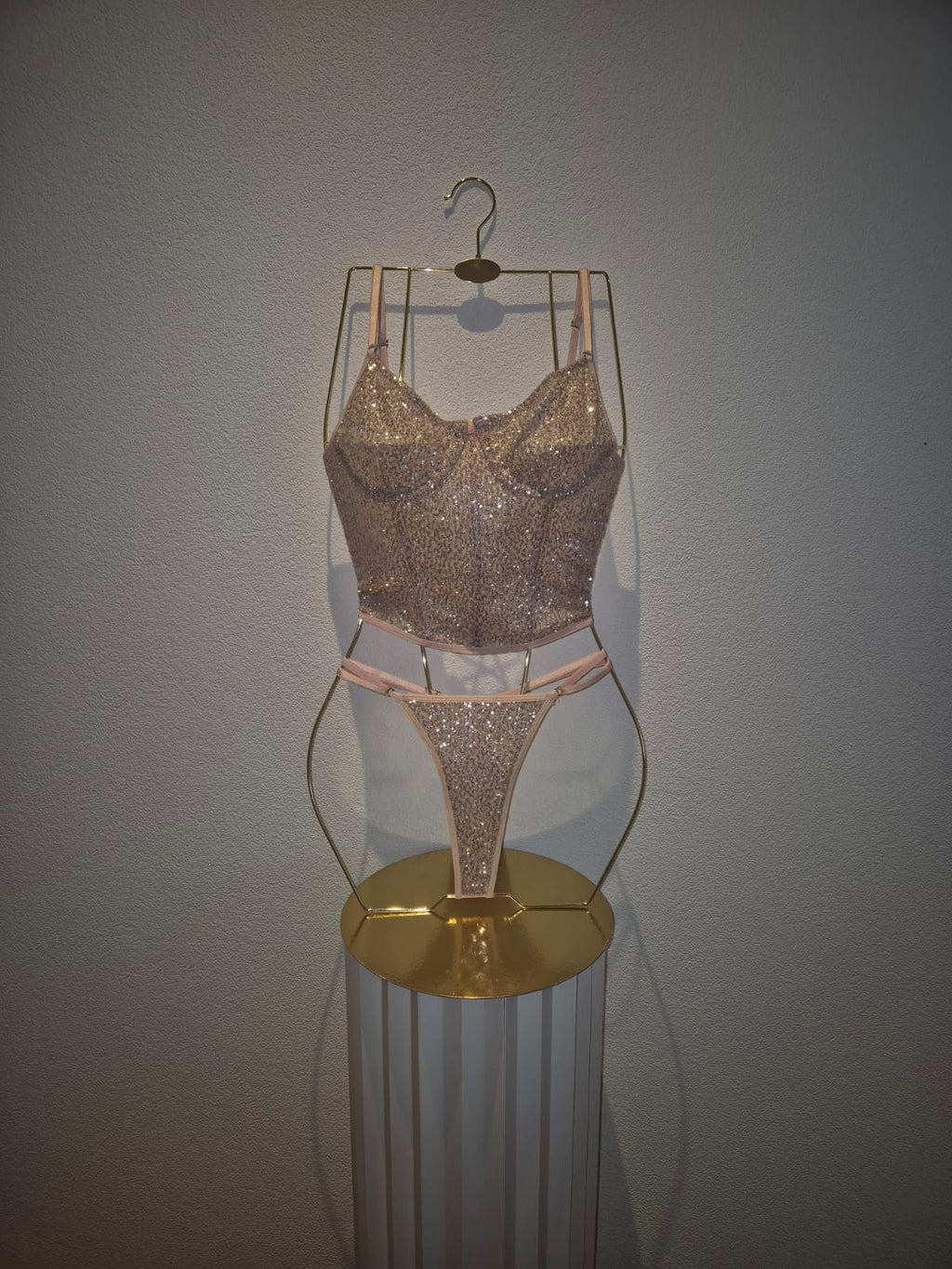 Soi Belle – Exklusiver Spitzen-Body „Rosé Élégance“